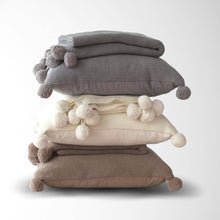 Cargar imagen en el visor de la galería, Aria Cotton Seedstitch Pillow and Throw Set with Pompoms: Cream