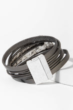 Cargar imagen en el visor de la galería, Absolute Zero Leather Bracelet: Black