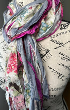 Cargar imagen en el visor de la galería, Fringe Scarf - Butterfly Garden