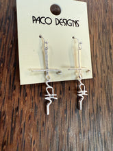 Cargar imagen en el visor de la galería, Faith in the Cross Dangle Earrings