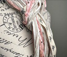 Cargar imagen en el visor de la galería, Fringe Scarf -Honey Bee