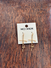 Cargar imagen en el visor de la galería, Faith in the Cross Dangle Earrings