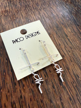 Cargar imagen en el visor de la galería, Faith in the Cross Dangle Earrings