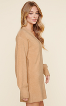 Cargar imagen en el visor de la galería, CamelBack - Midi Dress