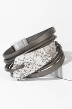 Cargar imagen en el visor de la galería, Absolute Zero Leather Bracelet: Black