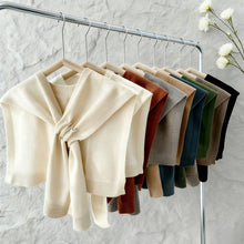 Cargar imagen en el visor de la galería, Solid Color Knitted Knotted Shawl–Casual &amp; Cozy
