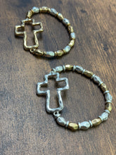Cargar imagen en el visor de la galería, Gold or Silver Hammered Cross Mixed Metal Stretch Bracelet
