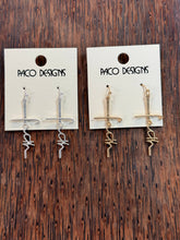 Cargar imagen en el visor de la galería, Faith in the Cross Dangle Earrings
