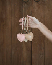 Cargar imagen en el visor de la galería, Puffy Heart Keychain - Sand
