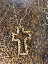Cargar imagen en el visor de la galería, Gold Beaded Cross Pendant Necklace
