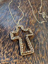 Cargar imagen en el visor de la galería, Gold Beaded Cross Pendant Necklace
