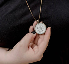 Cargar imagen en el visor de la galería, Victory Pendant
