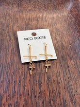Cargar imagen en el visor de la galería, Faith in the Cross Dangle Earrings
