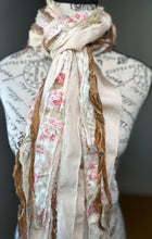 Cargar imagen en el visor de la galería, Fringe Scarf - Vintage Rose
