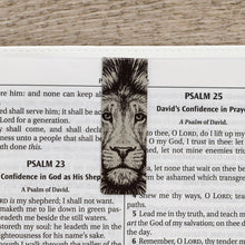 Cargar imagen en el visor de la galería, Magnetic Bookmark Set Strong and Courageous
