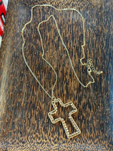 Cargar imagen en el visor de la galería, Gold Beaded Cross Pendant Necklace
