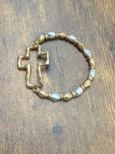 Cargar imagen en el visor de la galería, Gold or Silver Hammered Cross Mixed Metal Stretch Bracelet
