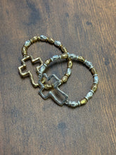 Cargar imagen en el visor de la galería, Gold or Silver Hammered Cross Mixed Metal Stretch Bracelet
