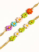 Cargar imagen en el visor de la galería, Leia 18K Gold Non-Tarnish Beaded Daisy Chain Bracelet
