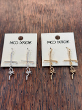 Cargar imagen en el visor de la galería, Faith in the Cross Dangle Earrings

